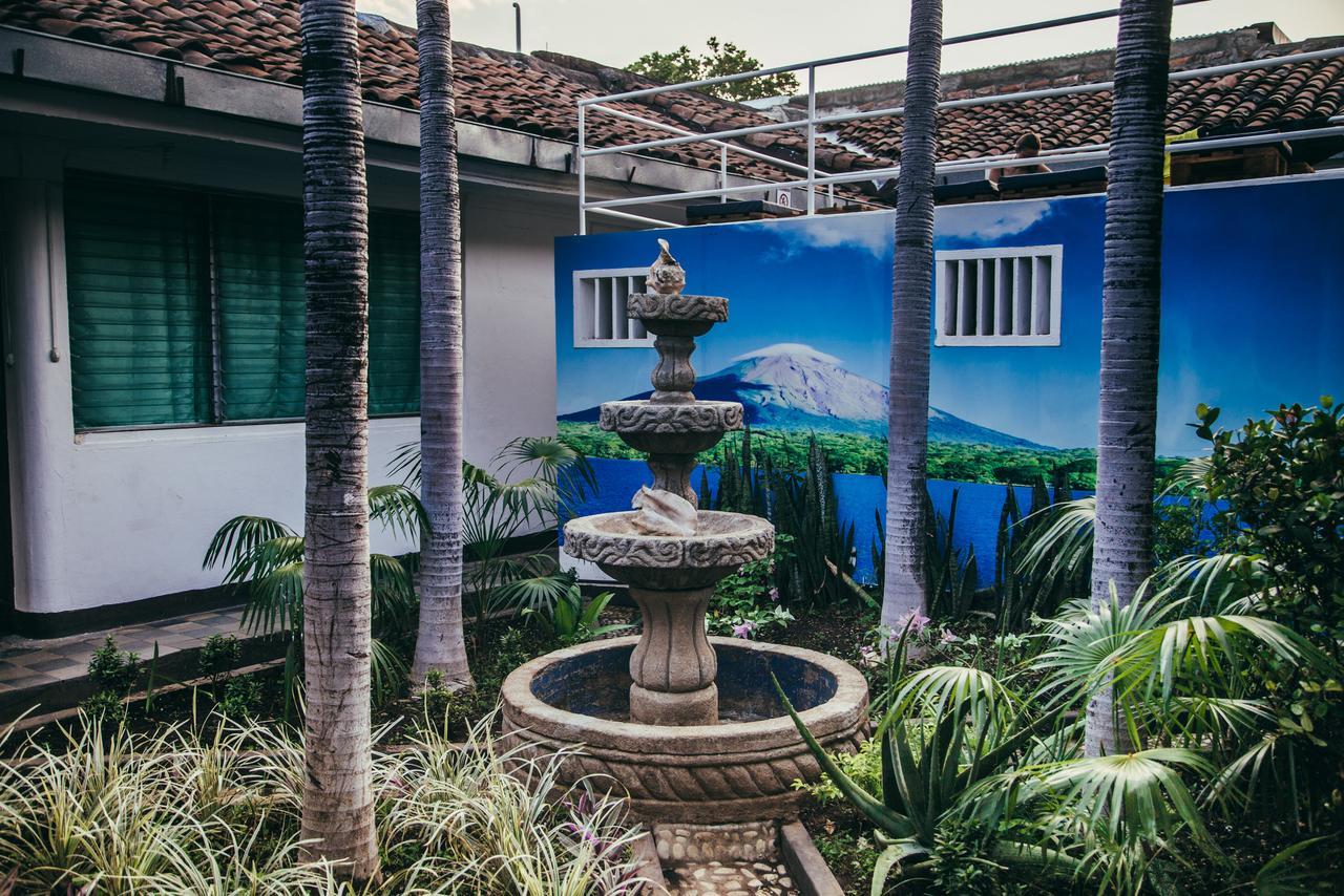 Volcano Hostel Leon Exterior photo