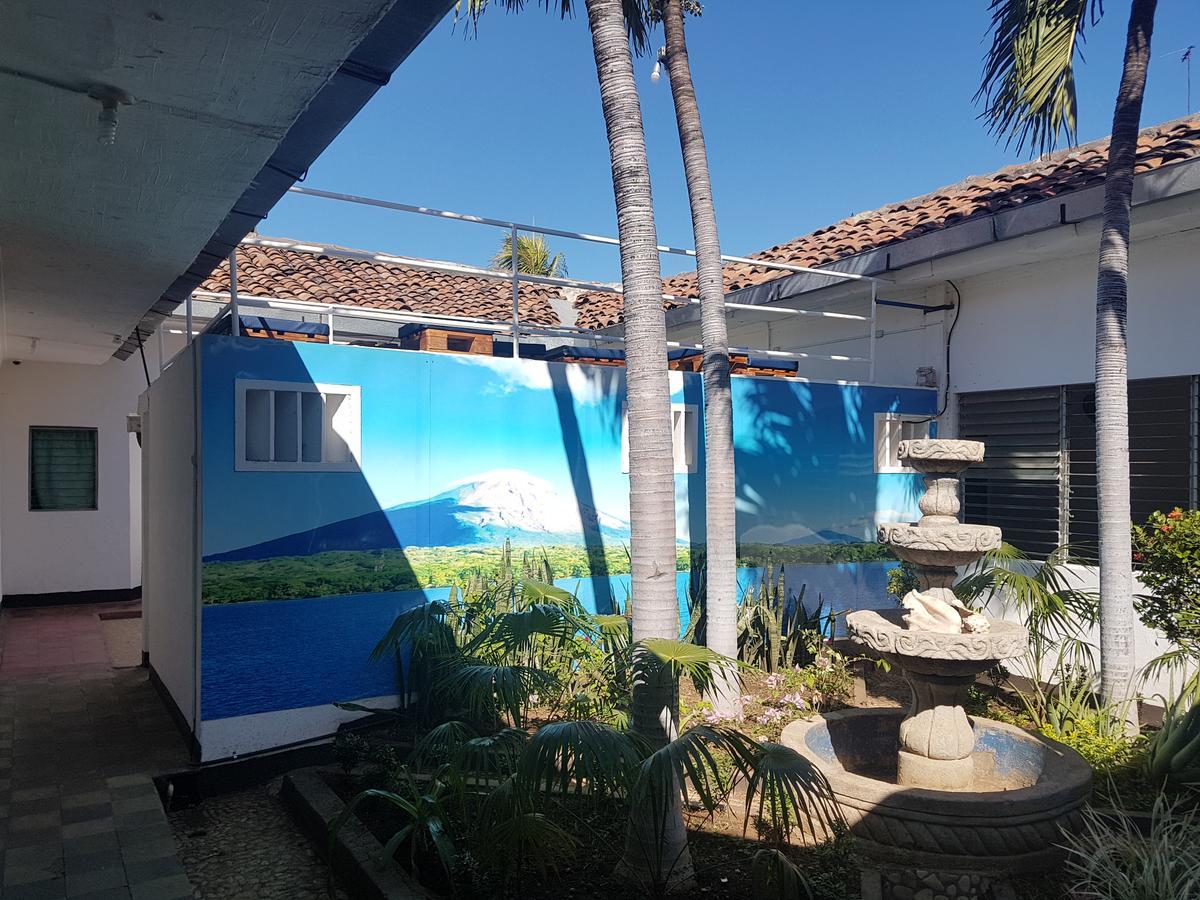Volcano Hostel Leon Exterior photo